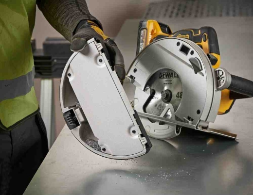 Пила дискова по металу акумуляторна DeWALT DCS383H2 - 9