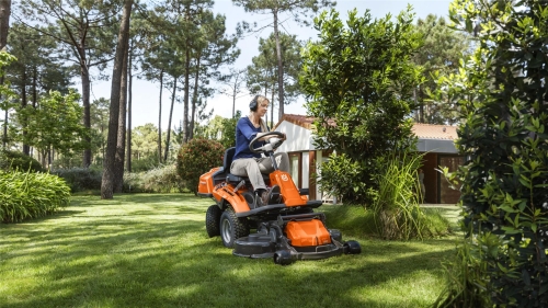 Садовый райдер – многофункциональная машина для ухода за газоном