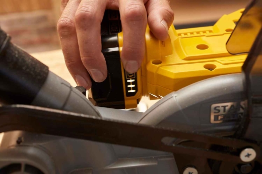 Пила торцювальна акумуляторна STANLEY FATMAX SFMCS701M1 - 5