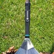 Граблі віялові з ручкою Gardena NatureLine 17107-20.000.00 Граблі віялові з ручкою Gardena NatureLine 17107-20.000.00
