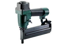 Пневматичний скобо-цвяхіо забивач Metabo DKNG 40/50 (601562500) Пневматичний скобо-цвяхіо забивач Metabo DKNG 40/50 (601562500)