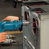 Дрель Makita DP4700